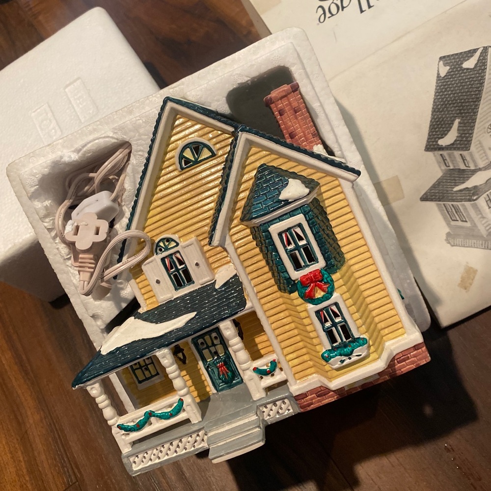 Retired Department 56 “Woodbury House”
